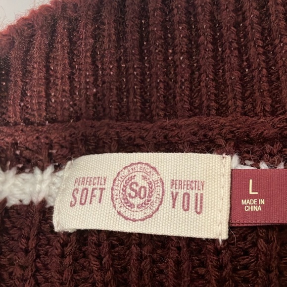 SO Women’s Pullover Sweater, Large, Burgundy/White Stripes, Casual, Knit Stitch - Picture 7 of 7